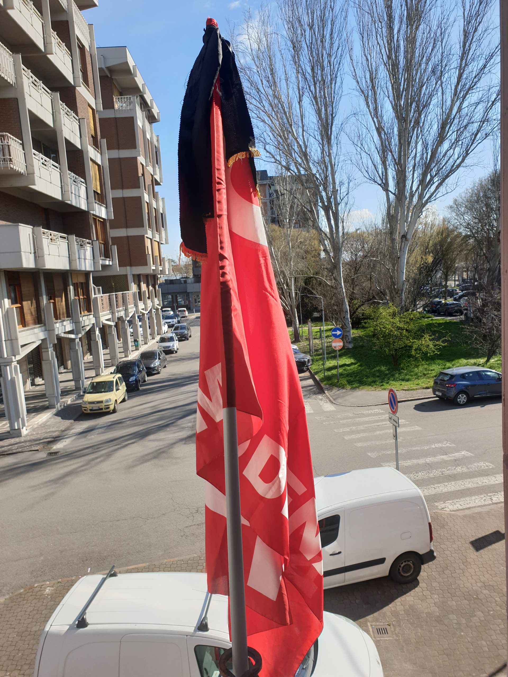 bandiera Cgil listata a Lutto, 18.3.21