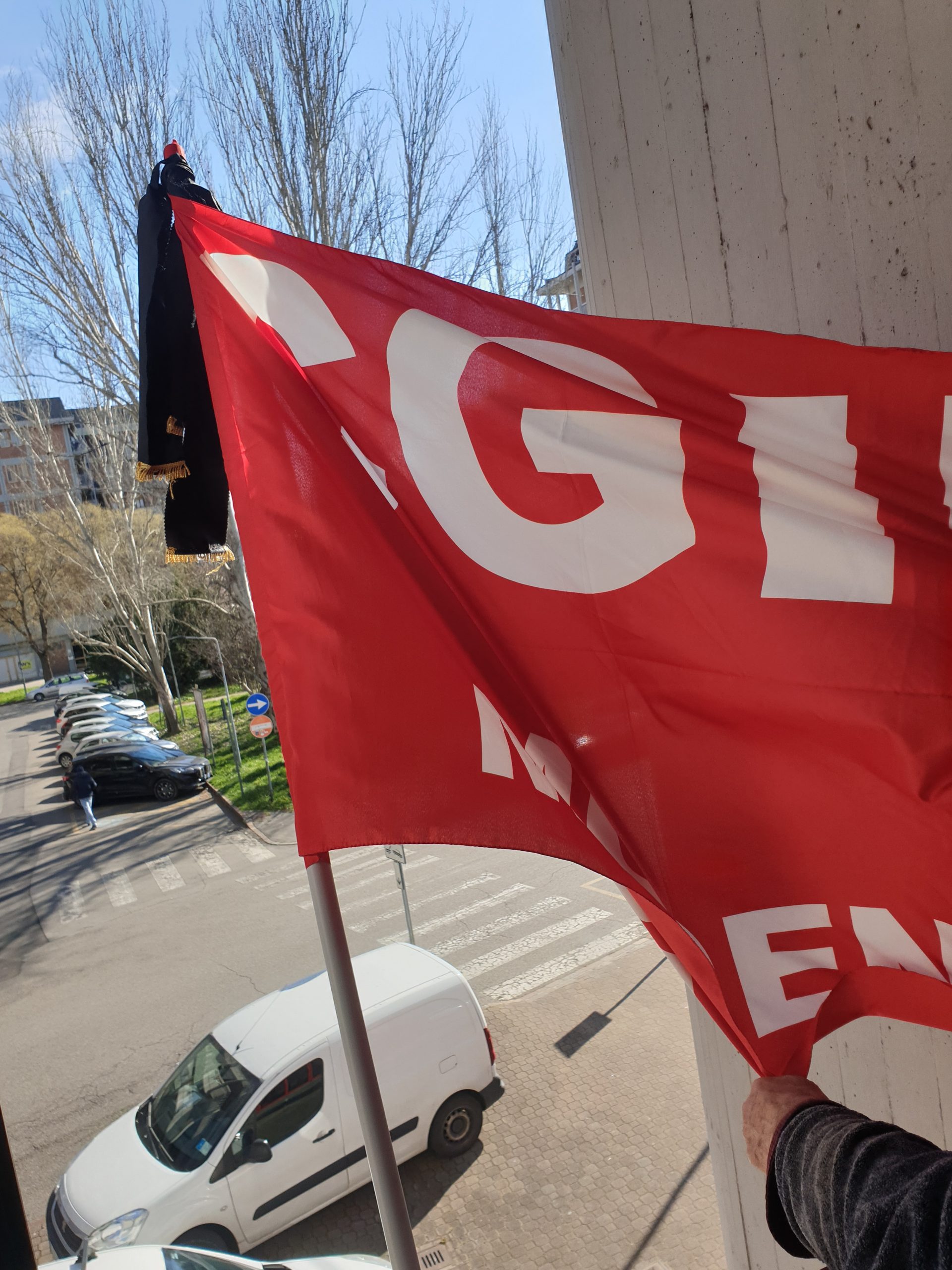 bandiera Cgil listata a Lutto, 18.3.21