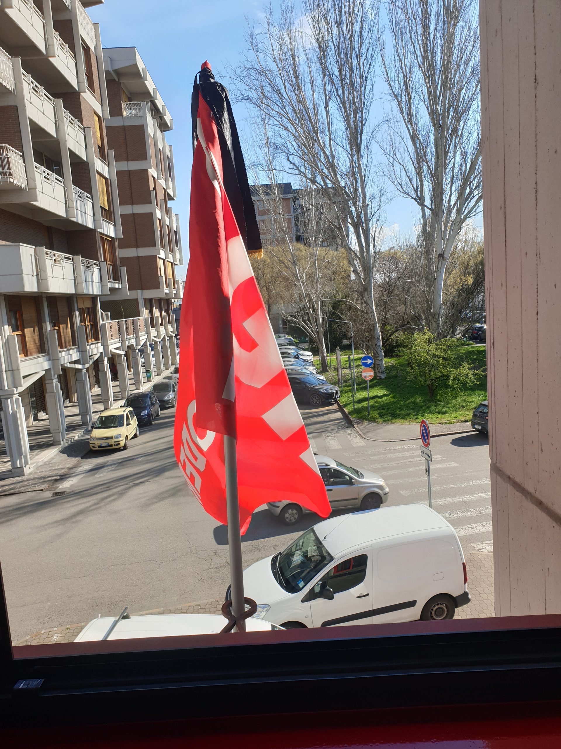 bandiera Cgil listata a Lutto, 18.3.21