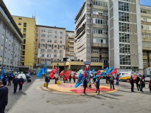 presidio Policlinico contro tagli stipendi sanità, 9.4.21