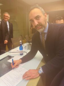 Rodolfo Ferraro firma il ccnl edilizia, 29.1.25