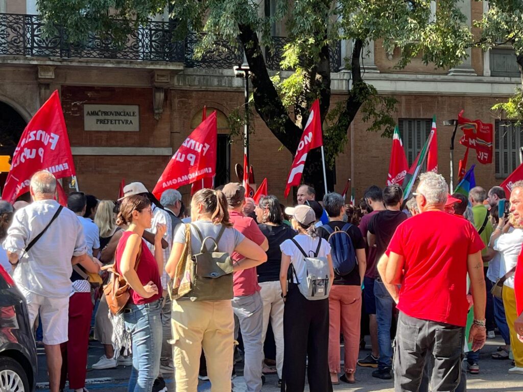 Sciopero "PER GAZA": oltre 2.000 al presidio presso la Prefettura di Modena - 19/9/2025