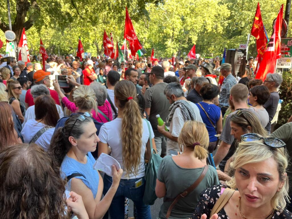 Sciopero "PER GAZA": oltre 2.000 al presidio presso la Prefettura di Modena - 19/9/2025