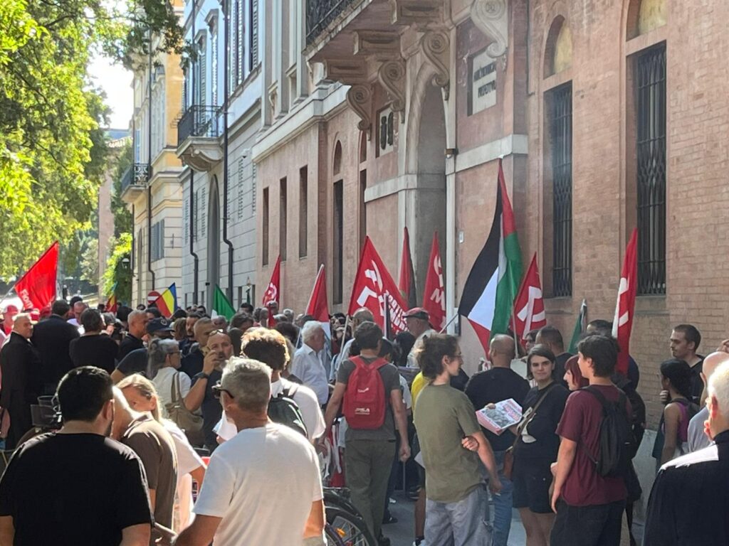 Sciopero "PER GAZA": oltre 2.000 al presidio presso la Prefettura di Modena - 19/9/2025