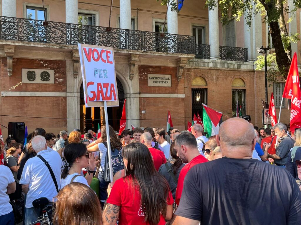 Sciopero "PER GAZA": oltre 2.000 al presidio presso la Prefettura di Modena - 19/9/2025