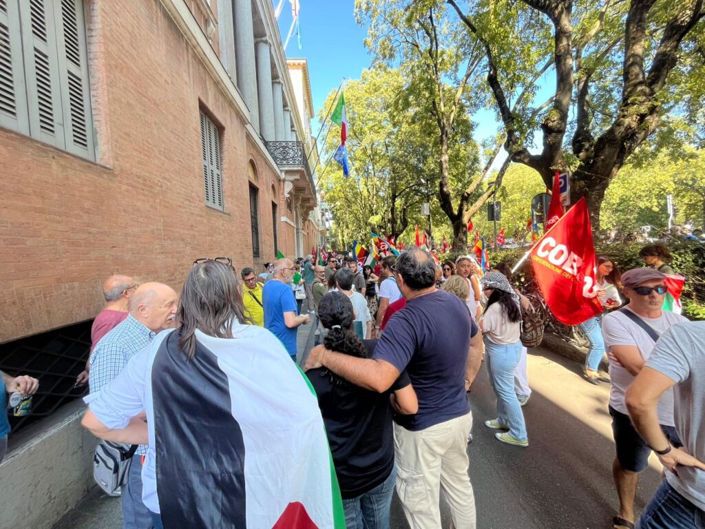 Sciopero "PER GAZA": oltre 2.000 al presidio presso la Prefettura di Modena - 19/9/2025