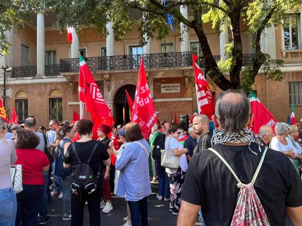 Sciopero "PER GAZA": oltre 2.000 al presidio presso la Prefettura di Modena - 19/9/2025