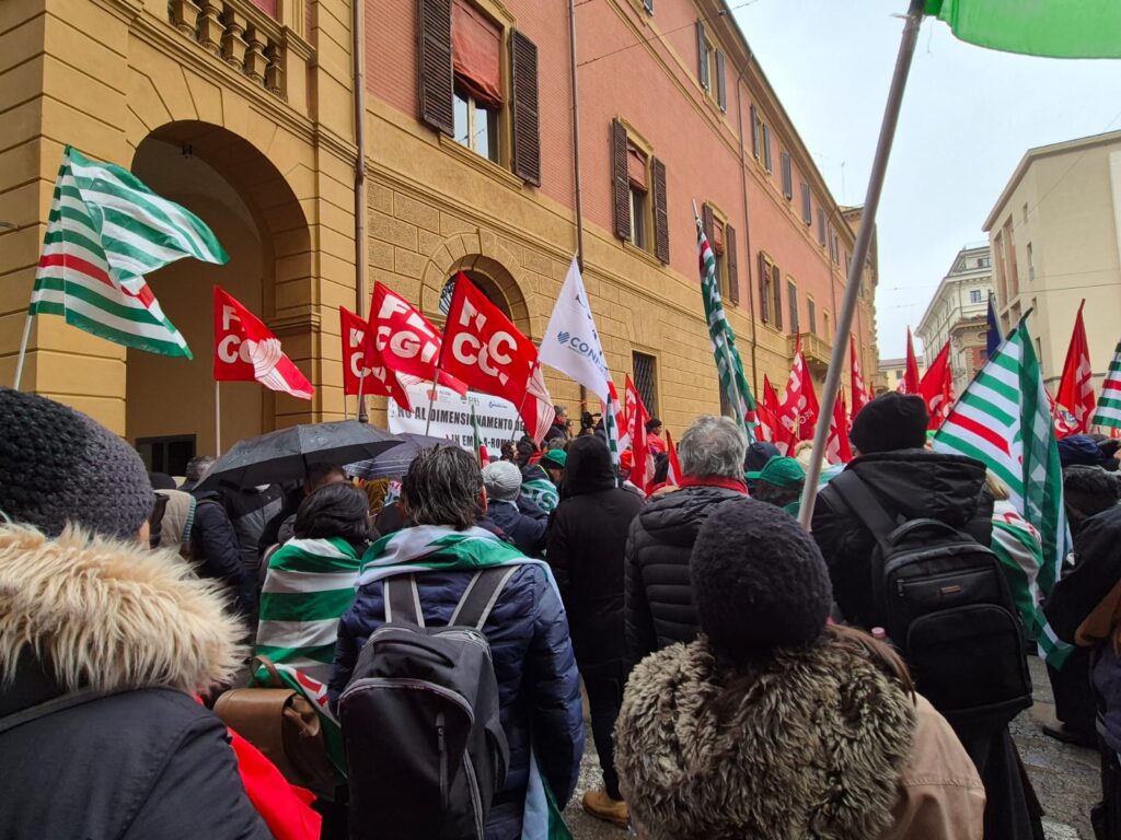 Scuola pubblica sotto attacco: oggi la mobilitazione contro dimensionamento e commissariamento della Regione Emilia-Romagna - Bologna, 24/1/2026