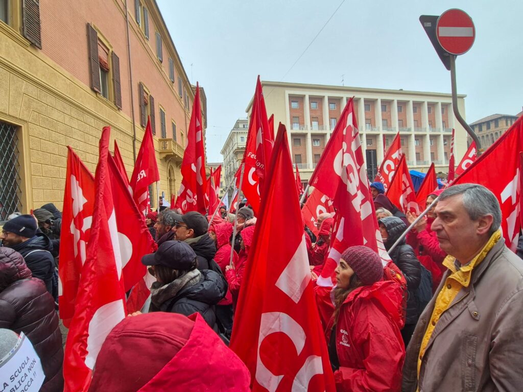 Scuola pubblica sotto attacco: oggi la mobilitazione contro dimensionamento e commissariamento della Regione Emilia-Romagna - Bologna, 24/1/2026