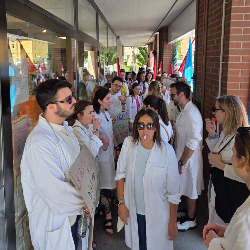 Sciopero delle farmacie comunali - A Modena presidio presso la Farmacia del Pozzo (17 giugno 2026)