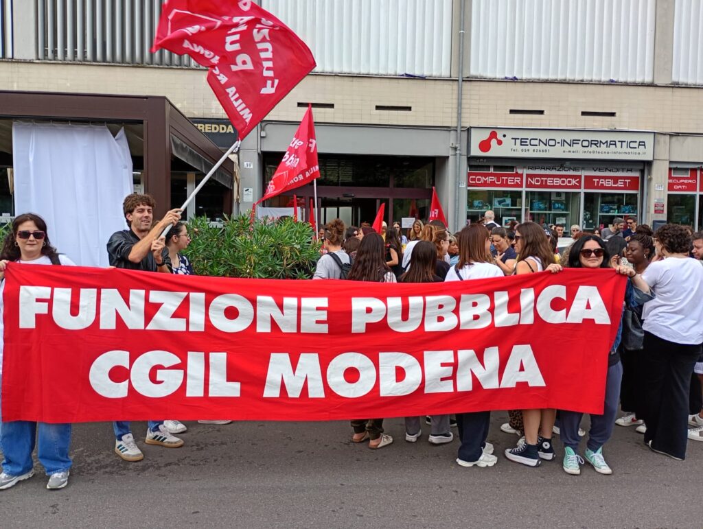 protesta educatrici Domus 2026-05-29