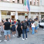 insegnanti-precari-in-attesa-davanti-al-provveditorato-di-modena
